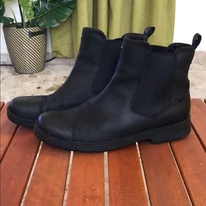 UGG mens Chelsea boots
